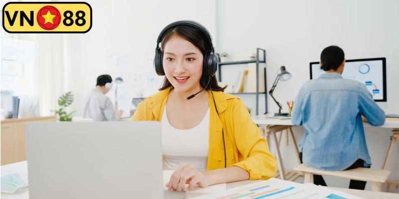 Bạn có thể dùng tiếng Anh để liên hệ hi88